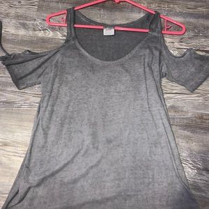 gray sleeveless blouse